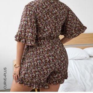 Size 14 Romper, fits a little big in the boob area. I’m a 34 C.